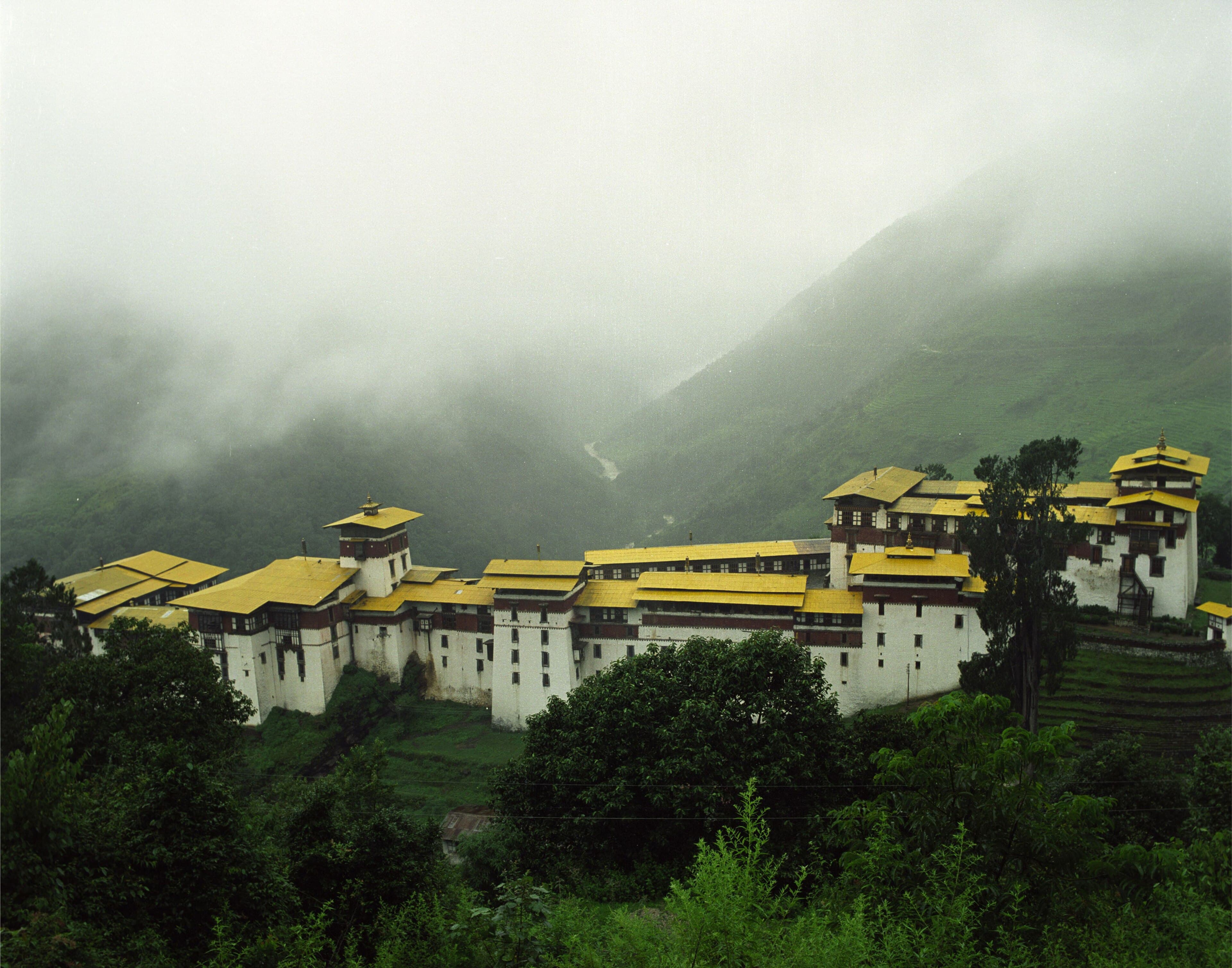 Trongsa Dzong on a ridge above the Mangde Chhu gorge, Bhutan